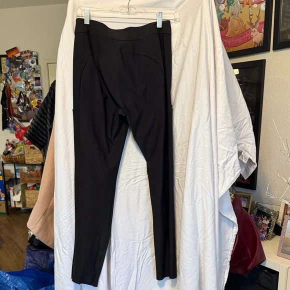 ✨ Athleta Stellar Trouser – Size 4 (Black) ✨ - Picture 5 of 10